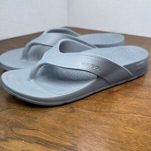 NuuSol Women's Cascade Flip Flop Thong Sandals in Light Gray, sz 7, Made In USA